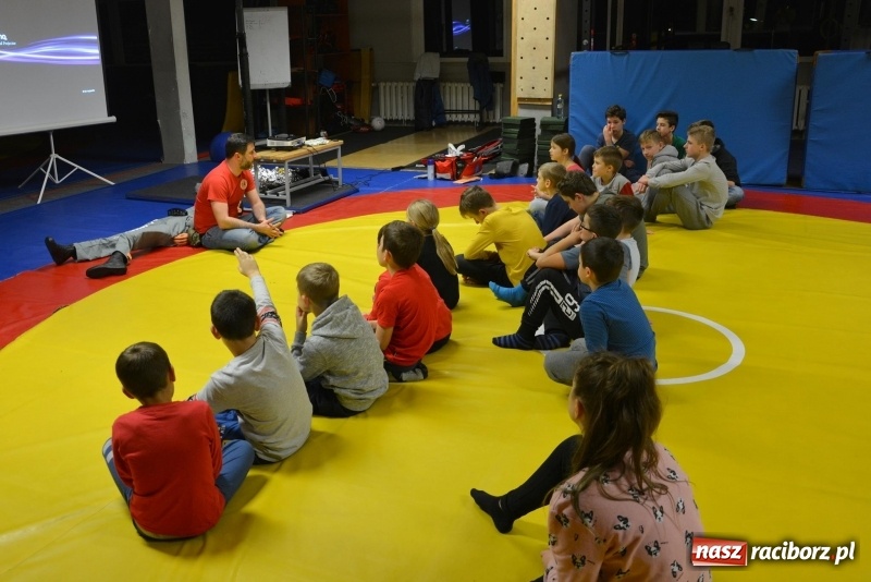 Zdjęcie w galerii na portalu naszraciborz.pl: Zajęcia profilaktyczne w klubie Łamator wiadomości z regionu