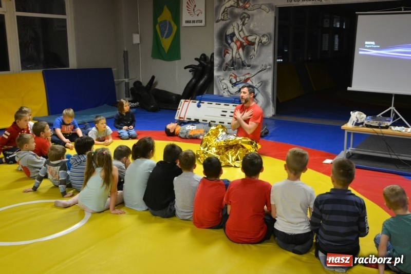 Zdjęcie w galerii na portalu naszraciborz.pl: Zajęcia profilaktyczne w klubie Łamator wiadomości z regionu