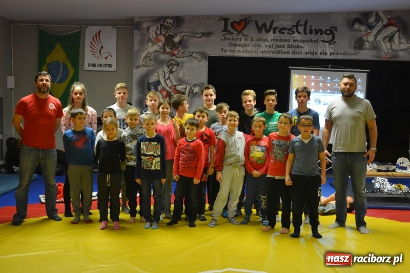 Zdjęcie w galerii na portalu naszraciborz.pl: Zajęcia profilaktyczne w klubie Łamator wiadomości z regionu