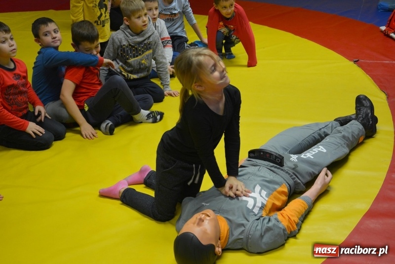 Zdjęcie w galerii na portalu naszraciborz.pl: Zajęcia profilaktyczne w klubie Łamator wiadomości z regionu