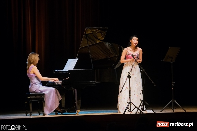 Zdjęcie w galerii na portalu naszraciborz.pl: Niebiański głos na deskach sceny RCK wiadomości z regionu