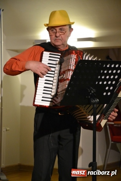 Zdjęcie w galerii na portalu naszraciborz.pl: Andrzejki z zespołem 60 PLUS na zamku za nami  wiadomości z regionu