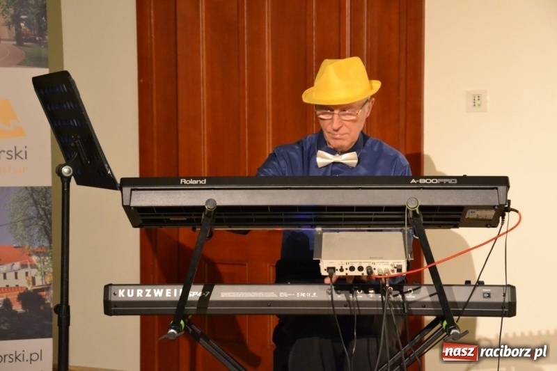 Zdjęcie w galerii na portalu naszraciborz.pl: Andrzejki z zespołem 60 PLUS na zamku za nami  wiadomości z regionu