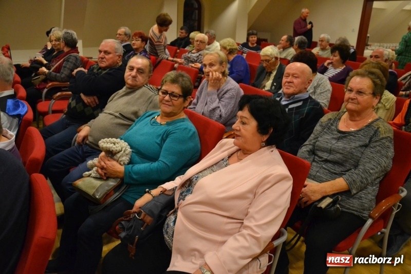 Zdjęcie w galerii na portalu naszraciborz.pl: Andrzejki z zespołem 60 PLUS na zamku za nami  wiadomości z regionu