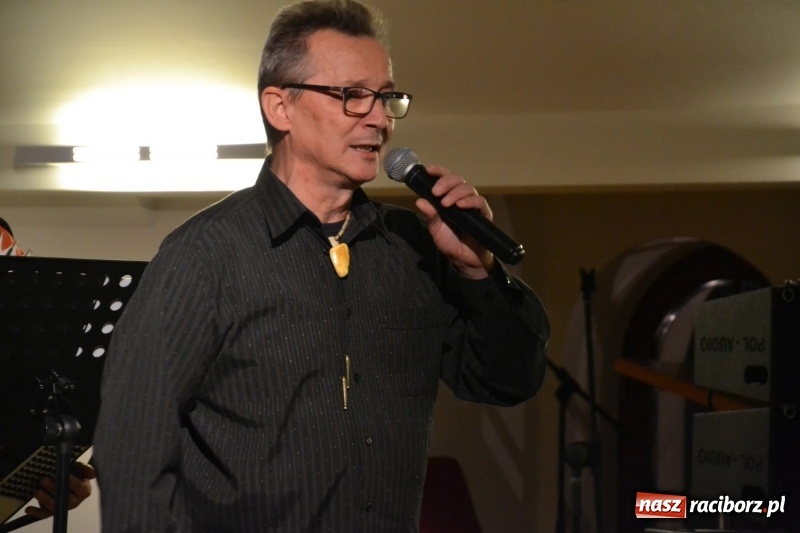 Zdjęcie w galerii na portalu naszraciborz.pl: Andrzejki z zespołem 60 PLUS na zamku za nami  wiadomości z regionu