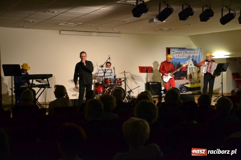 Zdjęcie w galerii na portalu naszraciborz.pl: Andrzejki z zespołem 60 PLUS na zamku za nami  wiadomości z regionu