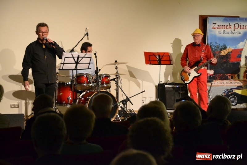 Zdjęcie w galerii na portalu naszraciborz.pl: Andrzejki z zespołem 60 PLUS na zamku za nami  wiadomości z regionu