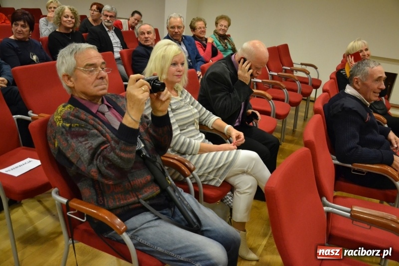 Zdjęcie w galerii na portalu naszraciborz.pl: Andrzejki z zespołem 60 PLUS na zamku za nami  wiadomości z regionu