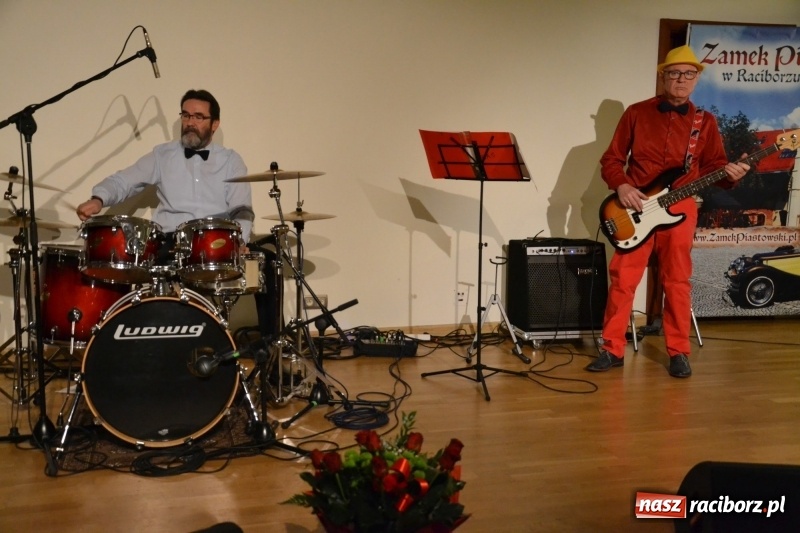 Zdjęcie w galerii na portalu naszraciborz.pl: Andrzejki z zespołem 60 PLUS na zamku za nami  wiadomości z regionu