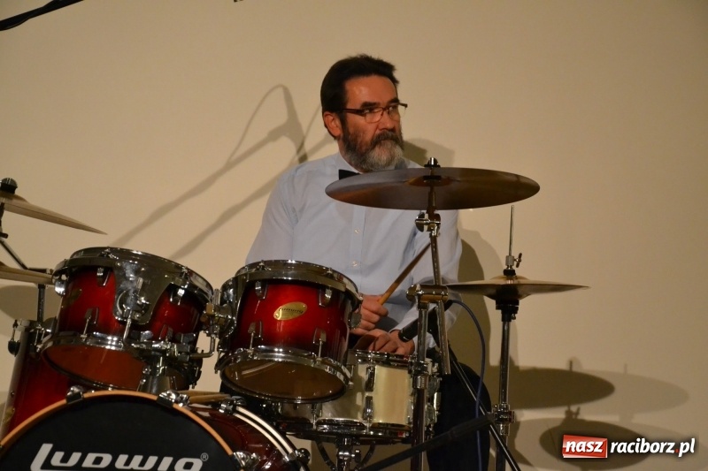 Zdjęcie w galerii na portalu naszraciborz.pl: Andrzejki z zespołem 60 PLUS na zamku za nami  wiadomości z regionu