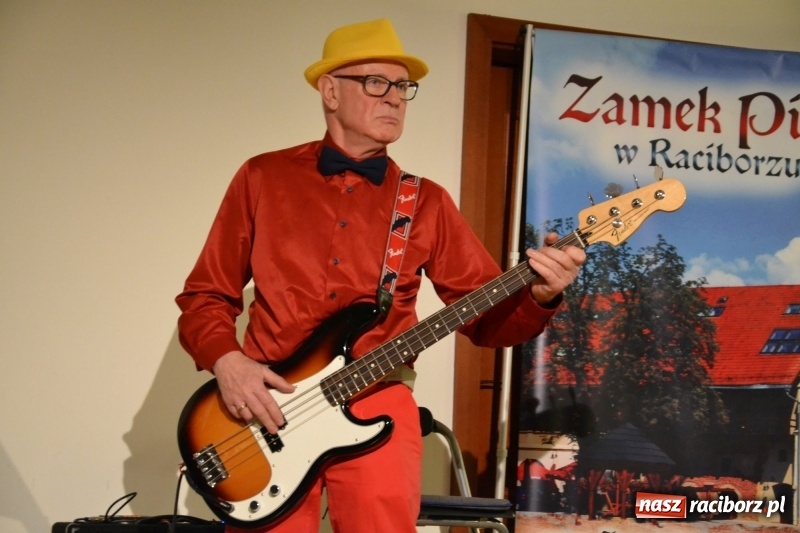 Zdjęcie w galerii na portalu naszraciborz.pl: Andrzejki z zespołem 60 PLUS na zamku za nami  wiadomości z regionu
