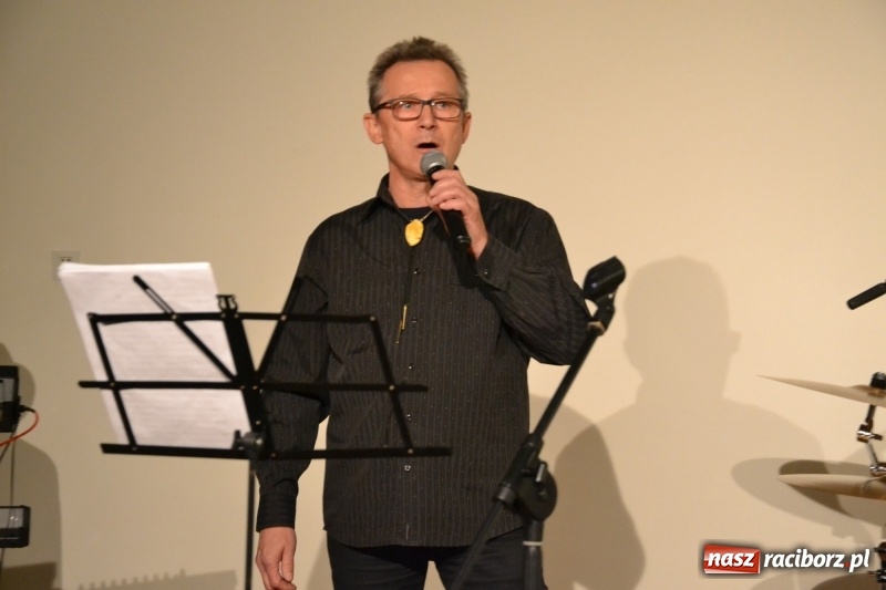 Zdjęcie w galerii na portalu naszraciborz.pl: Andrzejki z zespołem 60 PLUS na zamku za nami  wiadomości z regionu