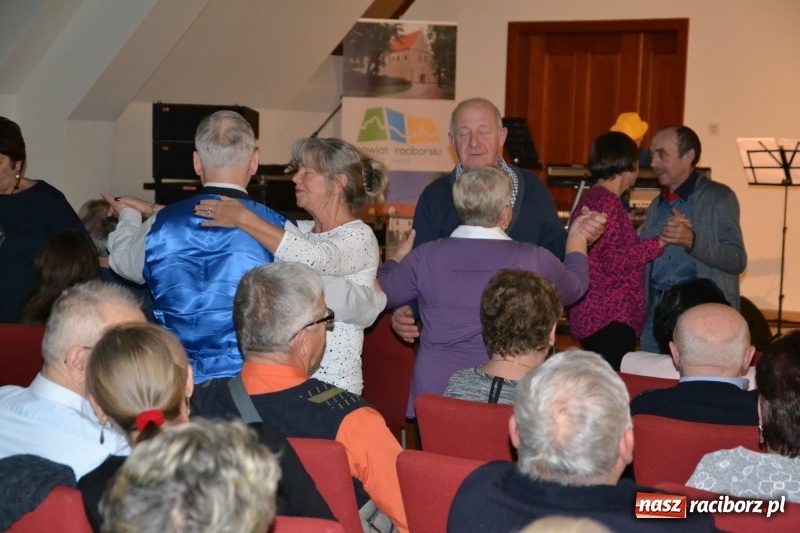 Zdjęcie w galerii na portalu naszraciborz.pl: Andrzejki z zespołem 60 PLUS na zamku za nami  wiadomości z regionu