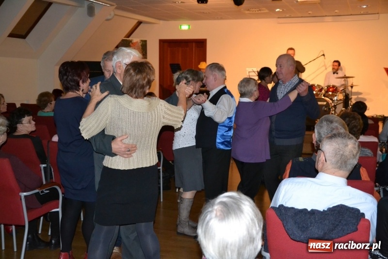 Zdjęcie w galerii na portalu naszraciborz.pl: Andrzejki z zespołem 60 PLUS na zamku za nami  wiadomości z regionu