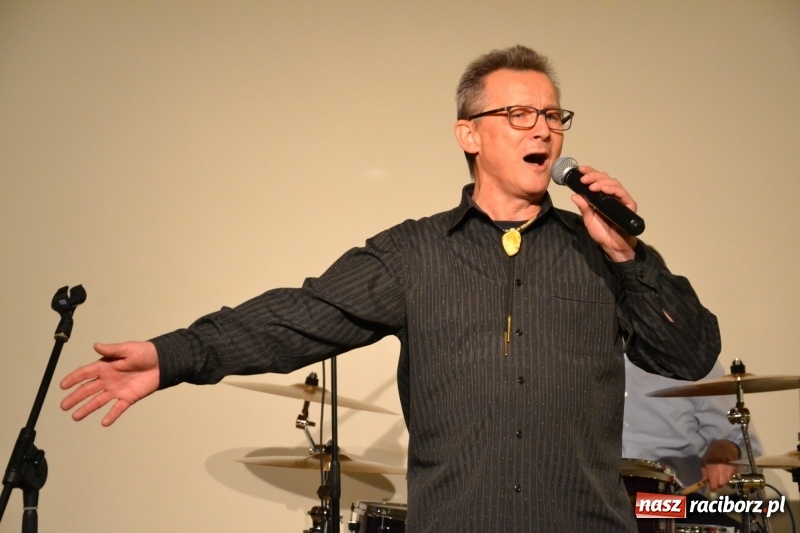 Zdjęcie w galerii na portalu naszraciborz.pl: Andrzejki z zespołem 60 PLUS na zamku za nami  wiadomości z regionu