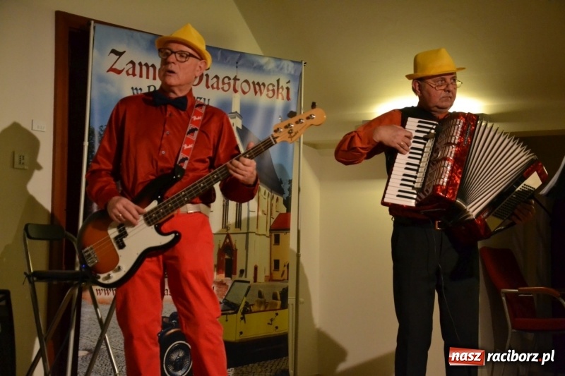 Zdjęcie w galerii na portalu naszraciborz.pl: Andrzejki z zespołem 60 PLUS na zamku za nami  wiadomości z regionu