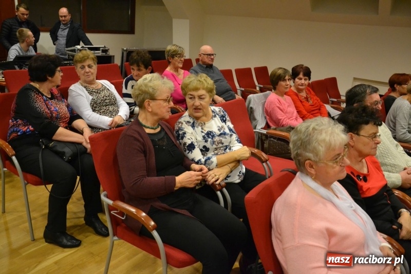 Zdjęcie w galerii na portalu naszraciborz.pl: Andrzejki z zespołem 60 PLUS na zamku za nami  wiadomości z regionu