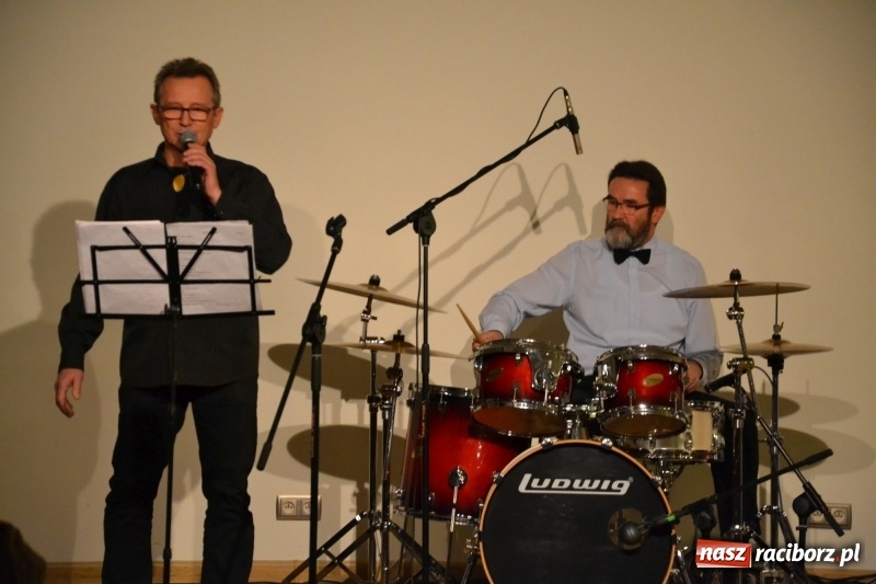 Zdjęcie w galerii na portalu naszraciborz.pl: Andrzejki z zespołem 60 PLUS na zamku za nami  wiadomości z regionu