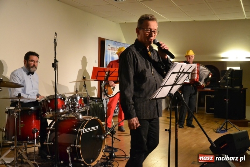 Zdjęcie w galerii na portalu naszraciborz.pl: Andrzejki z zespołem 60 PLUS na zamku za nami  wiadomości z regionu