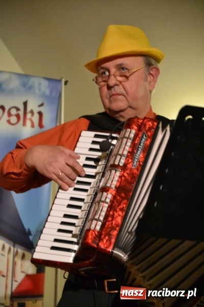 Zdjęcie w galerii na portalu naszraciborz.pl: Andrzejki z zespołem 60 PLUS na zamku za nami  wiadomości z regionu