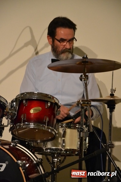 Zdjęcie w galerii na portalu naszraciborz.pl: Andrzejki z zespołem 60 PLUS na zamku za nami  wiadomości z regionu