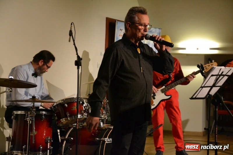 Zdjęcie w galerii na portalu naszraciborz.pl: Andrzejki z zespołem 60 PLUS na zamku za nami  wiadomości z regionu