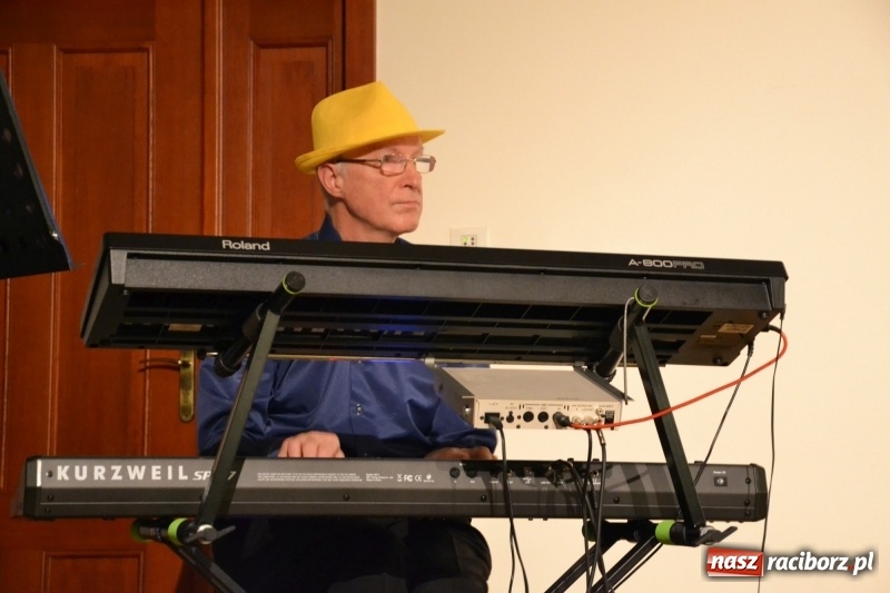 Zdjęcie w galerii na portalu naszraciborz.pl: Andrzejki z zespołem 60 PLUS na zamku za nami  wiadomości z regionu