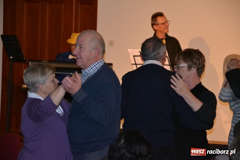 Zdjęcie w galerii na portalu naszraciborz.pl: Andrzejki z zespołem 60 PLUS na zamku za nami  wiadomości z regionu