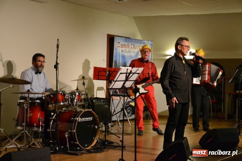 Zdjęcie w galerii na portalu naszraciborz.pl: Andrzejki z zespołem 60 PLUS na zamku za nami  wiadomości z regionu