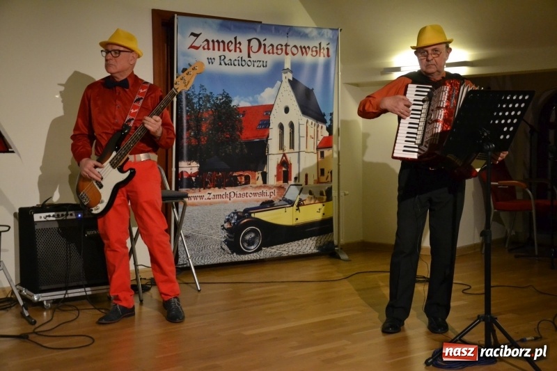 Zdjęcie w galerii na portalu naszraciborz.pl: Andrzejki z zespołem 60 PLUS na zamku za nami  wiadomości z regionu