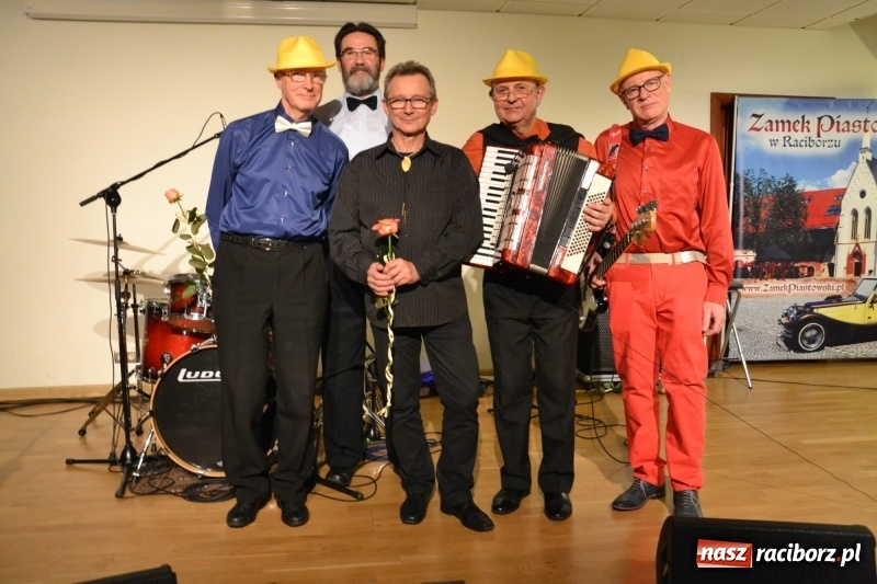 Zdjęcie w galerii na portalu naszraciborz.pl: Andrzejki z zespołem 60 PLUS na zamku za nami  wiadomości z regionu