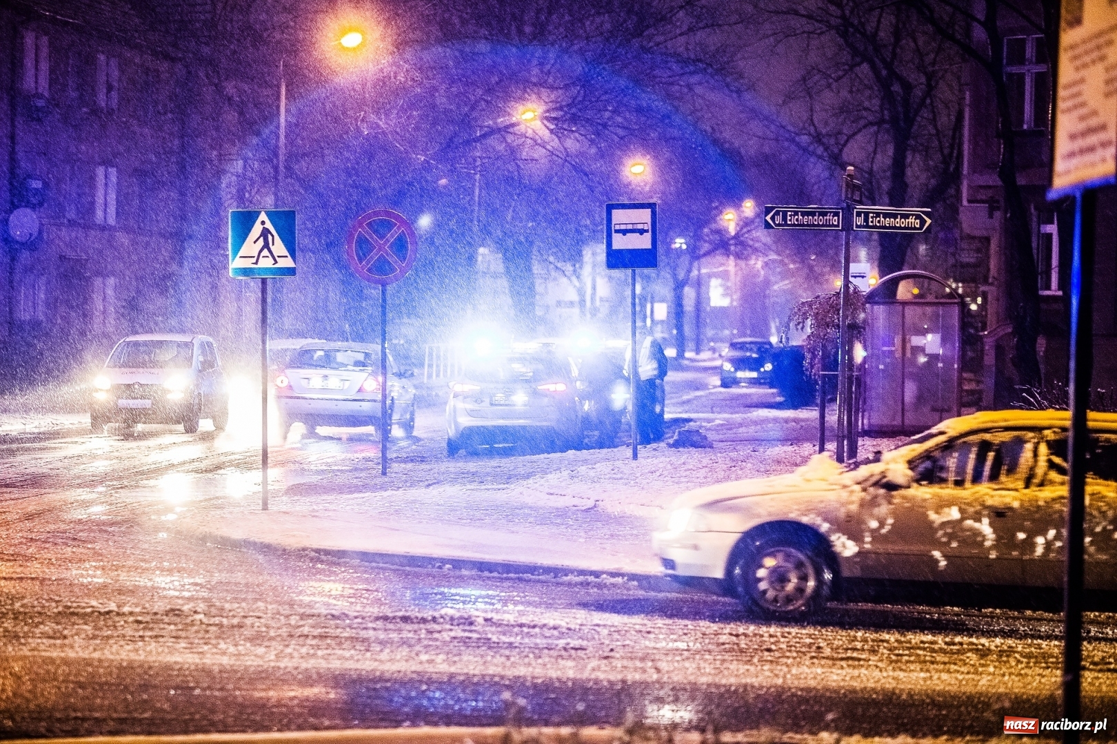Zdjęcie w galerii na portalu naszraciborz.pl: Wypadek na Kościuszki w Raciborzu. 46-letni raciborzanin trafił do szpitala wiadomości z regionu