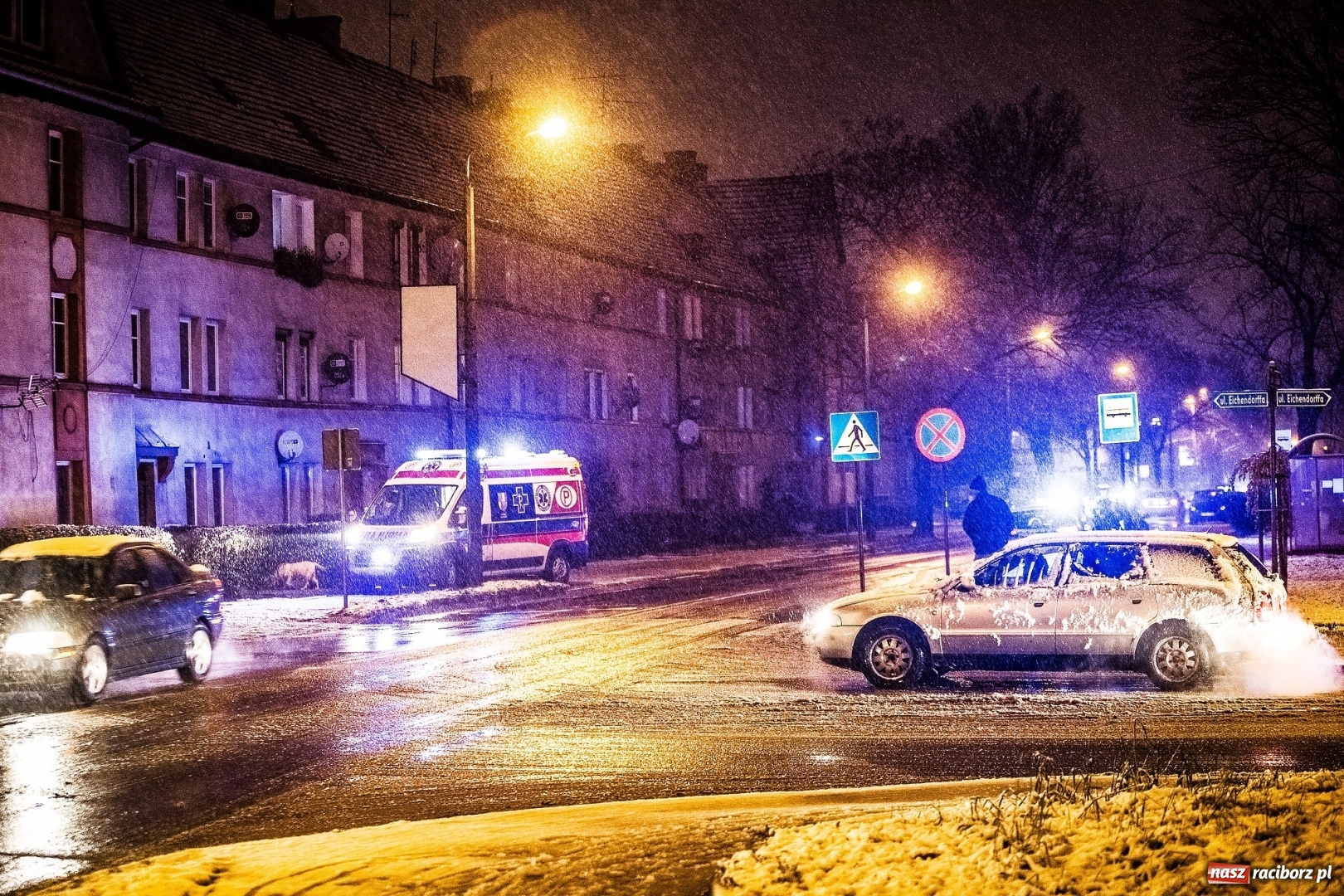 Zdjęcie w galerii na portalu naszraciborz.pl: Wypadek na Kościuszki w Raciborzu. 46-letni raciborzanin trafił do szpitala wiadomości z regionu