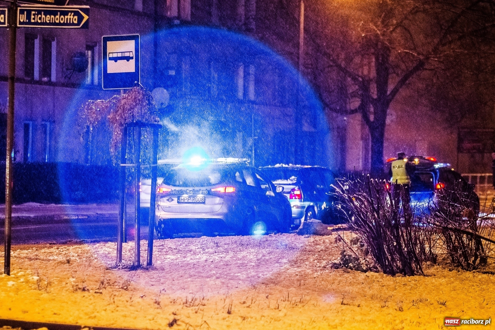 Zdjęcie w galerii na portalu naszraciborz.pl: Wypadek na Kościuszki w Raciborzu. 46-letni raciborzanin trafił do szpitala wiadomości z regionu