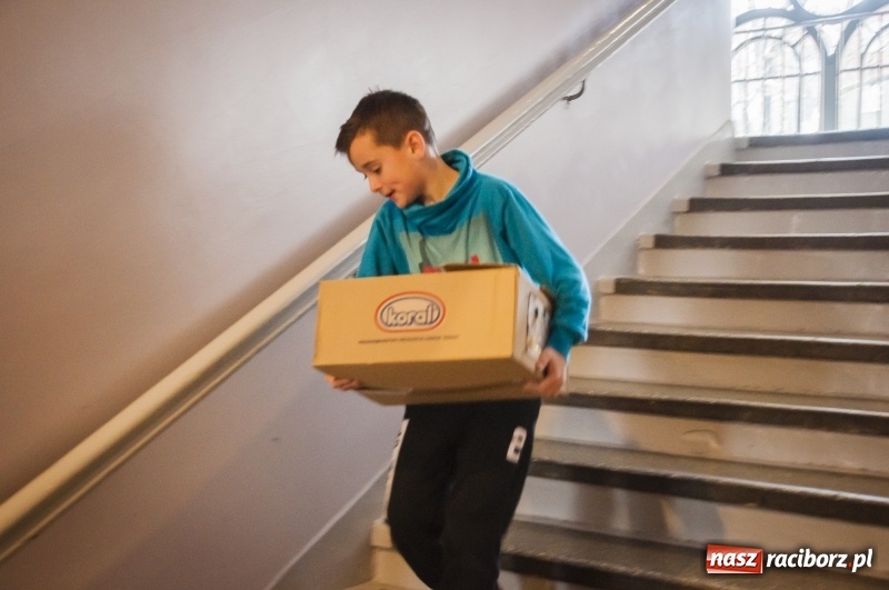 Zdjęcie w galerii na portalu naszraciborz.pl: Mini konwój darów serca pojechał do szkoły w Rumunii wiadomości z regionu