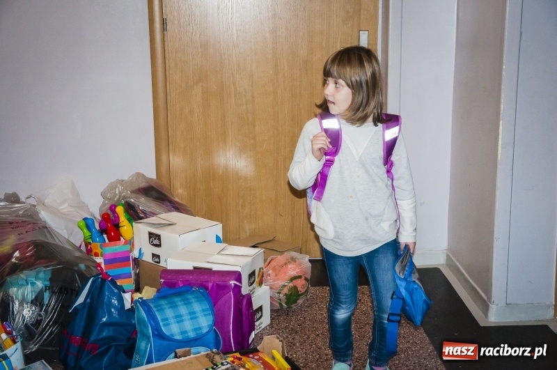 Zdjęcie w galerii na portalu naszraciborz.pl: Mini konwój darów serca pojechał do szkoły w Rumunii wiadomości z regionu