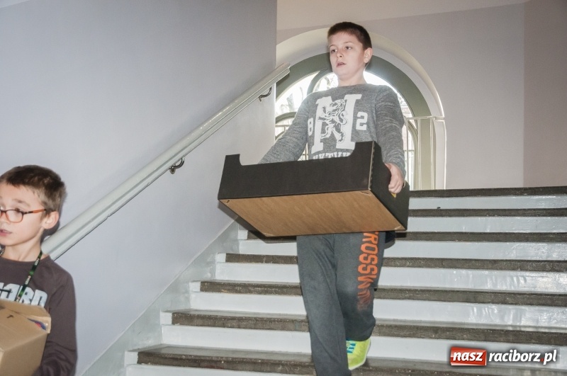 Zdjęcie w galerii na portalu naszraciborz.pl: Mini konwój darów serca pojechał do szkoły w Rumunii wiadomości z regionu