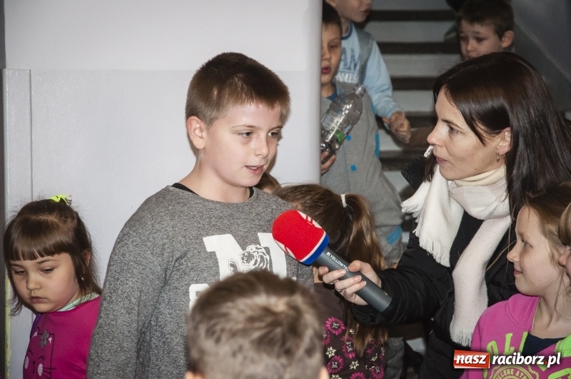 Zdjęcie w galerii na portalu naszraciborz.pl: Mini konwój darów serca pojechał do szkoły w Rumunii wiadomości z regionu