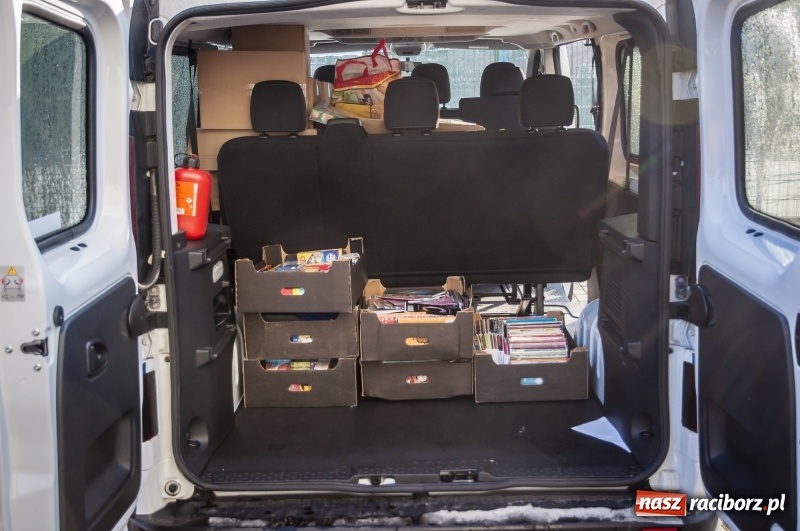 Zdjęcie w galerii na portalu naszraciborz.pl: Mini konwój darów serca pojechał do szkoły w Rumunii wiadomości z regionu