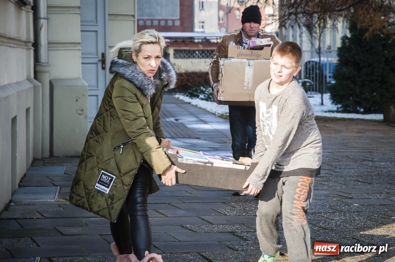 Zdjęcie w galerii na portalu naszraciborz.pl: Mini konwój darów serca pojechał do szkoły w Rumunii wiadomości z regionu