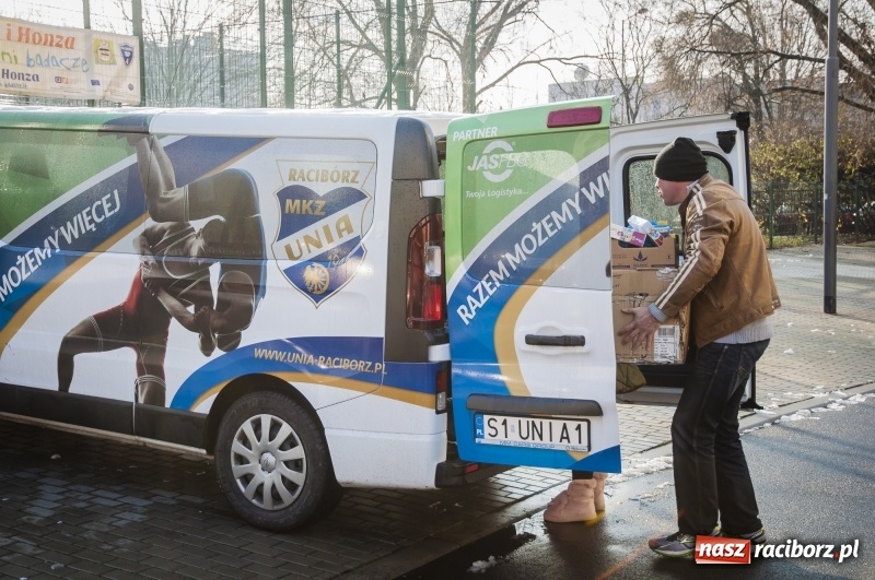 Zdjęcie w galerii na portalu naszraciborz.pl: Mini konwój darów serca pojechał do szkoły w Rumunii wiadomości z regionu