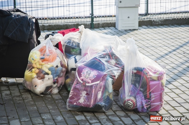Zdjęcie w galerii na portalu naszraciborz.pl: Mini konwój darów serca pojechał do szkoły w Rumunii wiadomości z regionu