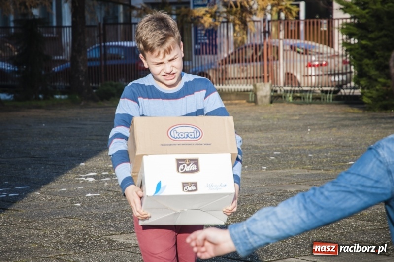 Zdjęcie w galerii na portalu naszraciborz.pl: Mini konwój darów serca pojechał do szkoły w Rumunii wiadomości z regionu