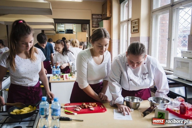 Zdjęcie w galerii na portalu naszraciborz.pl: Kuchnia hiszpańska gościła w CKZiU numer 1 wiadomości z regionu