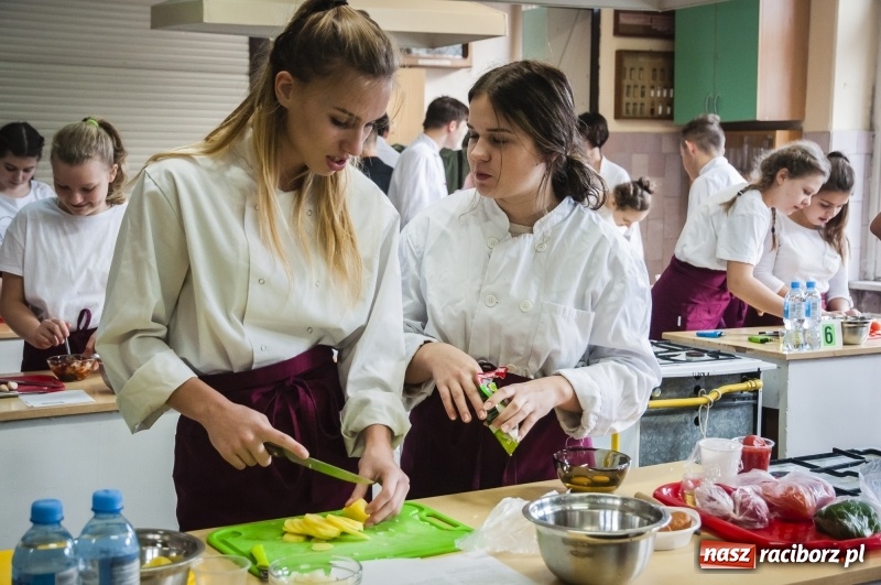 Zdjęcie w galerii na portalu naszraciborz.pl: Kuchnia hiszpańska gościła w CKZiU numer 1 wiadomości z regionu