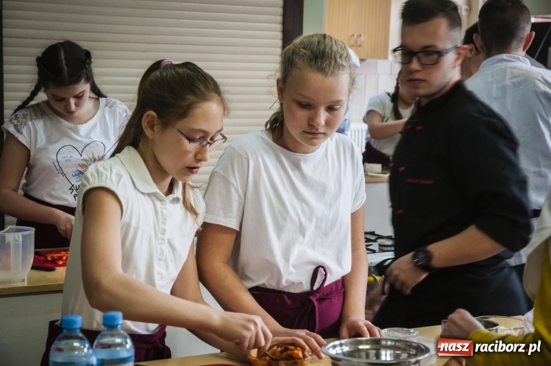 Zdjęcie w galerii na portalu naszraciborz.pl: Kuchnia hiszpańska gościła w CKZiU numer 1 wiadomości z regionu
