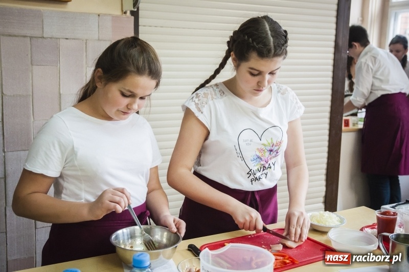 Zdjęcie w galerii na portalu naszraciborz.pl: Kuchnia hiszpańska gościła w CKZiU numer 1 wiadomości z regionu