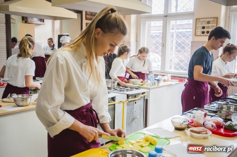 Zdjęcie w galerii na portalu naszraciborz.pl: Kuchnia hiszpańska gościła w CKZiU numer 1 wiadomości z regionu