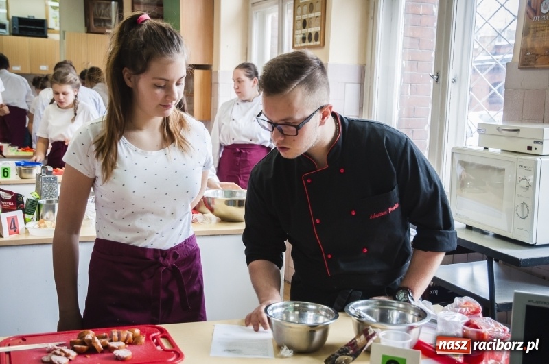 Zdjęcie w galerii na portalu naszraciborz.pl: Kuchnia hiszpańska gościła w CKZiU numer 1 wiadomości z regionu