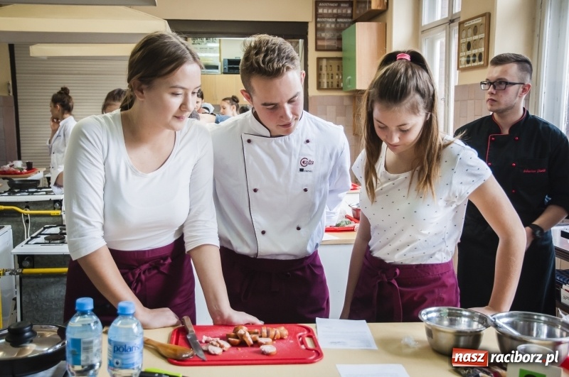 Zdjęcie w galerii na portalu naszraciborz.pl: Kuchnia hiszpańska gościła w CKZiU numer 1 wiadomości z regionu